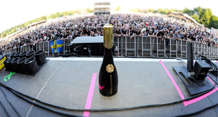 ALL THE WORLD’S A STAGE FOR NEUSCHWANSTEINER Backstage AND on stage!